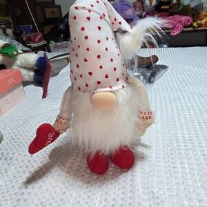 VALENTINE GNOME SHELF SITTER WITH LOVE LOLLIPOP